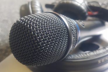 Sind Podcasts glaubwürdig? Marc Krüger, Audio-Redakteur bei T-Online, gibt 4 Kriterien.