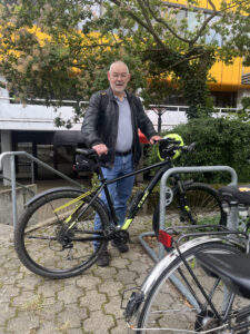 Ralf Kaufmann kommt jedes Mal mit dem Fahrrad zur Uni