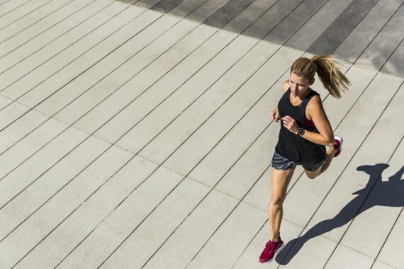 Frau beim Joggen