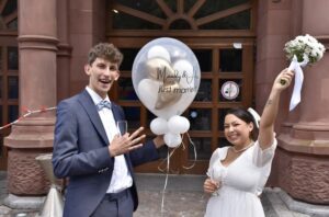 Alexander mit seiner Frau Mandy bei ihrer Hochzeit