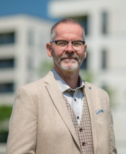 Ein Porträt von Bildungsforscher Prof. Heinz Reinders.