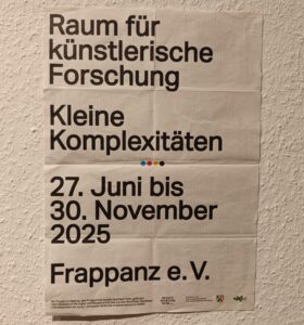Der Flyer, der zum Projekt einlädt, ist besonders simpel gestaltet.