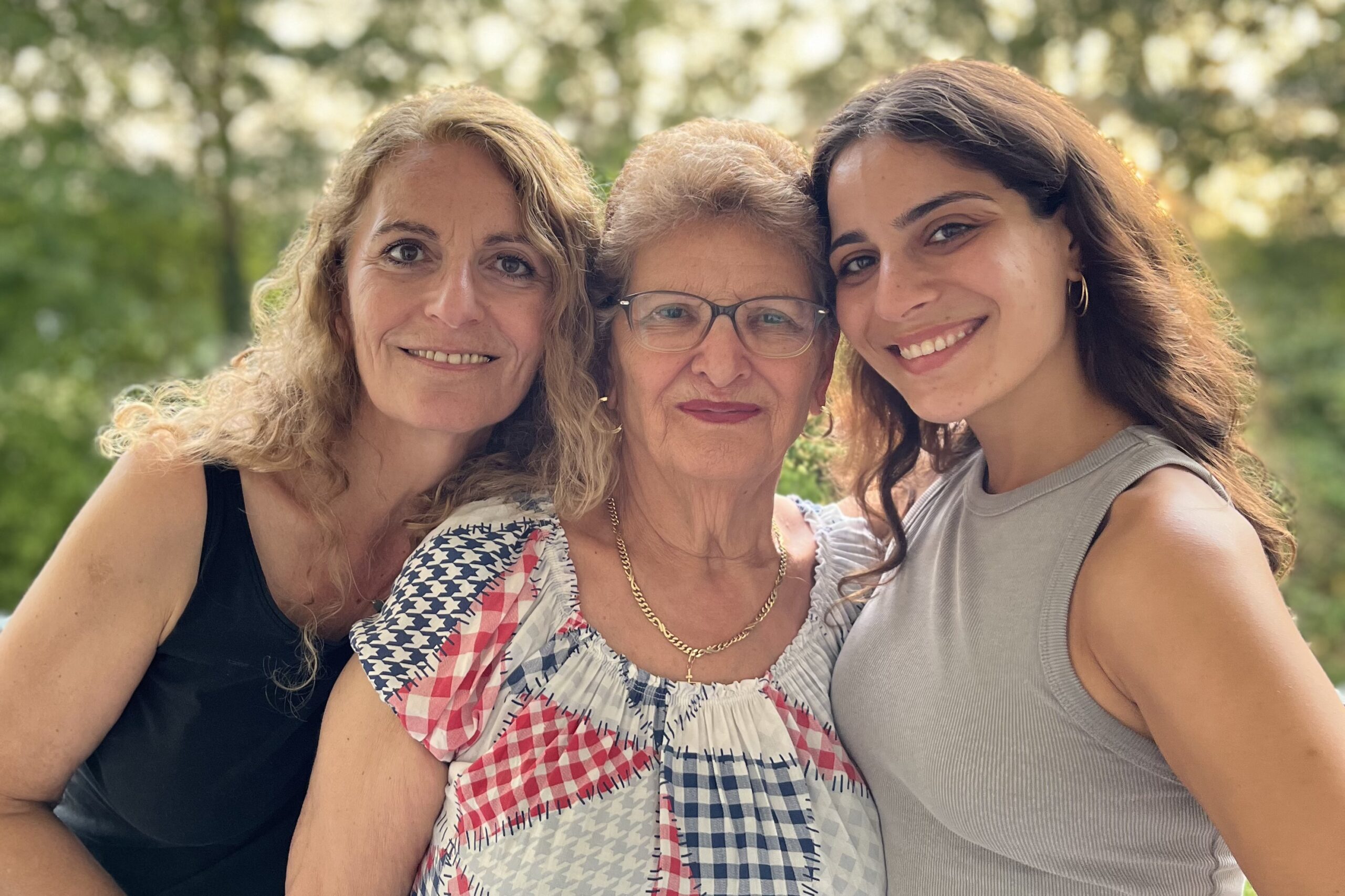 Gastarbeiterin Serfinaz mit Tochter Nuran und Enkelin Sara