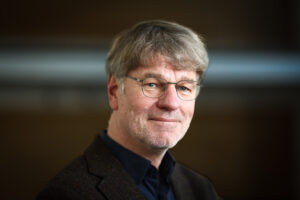 Seit Oktober 2013 leitet Prof. Dr. Henrik Müller den neu geschaffenen Lehrstuhl für Wirtschaftspolitischen Journalismus an der TU Dortmund – er wechselte damals aus seiner Position als stellvertretender Chefredakteur beim manager magazin an die Universität.